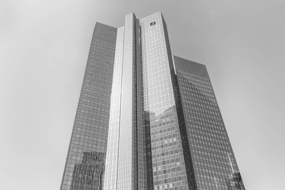 Hochhaus schwarzweiss