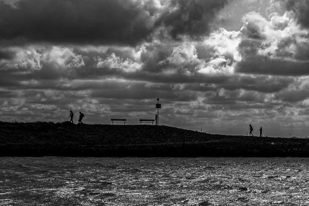 Spaziergänger am Meer