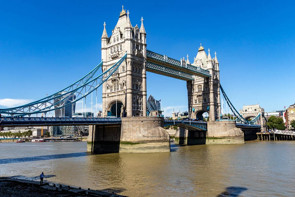 Tower Bridge über die Themse in London.