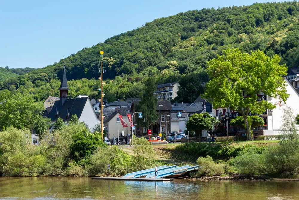 moselufer-faehre-ort